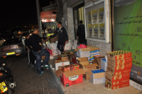 بالصور: جمعية يافا تستعد لتوزيع عشرات الطرود الغذائية على العائلات المستورة في يافا